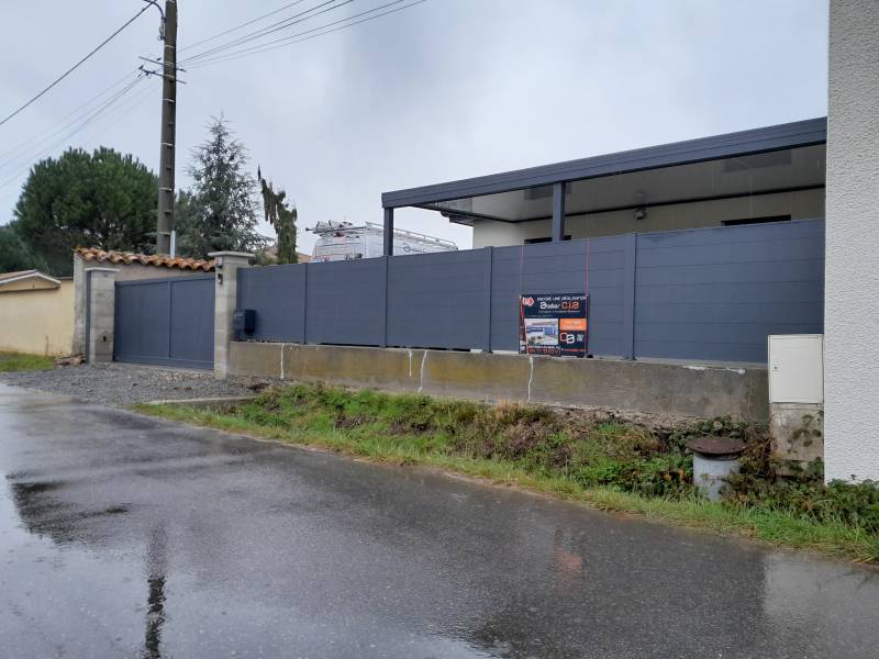 fabrication et pose à MONTROND-LES-BAINS d'un ensemble carport, portail et clôtures par ATELIER CIA, votre spécialiste aluminium