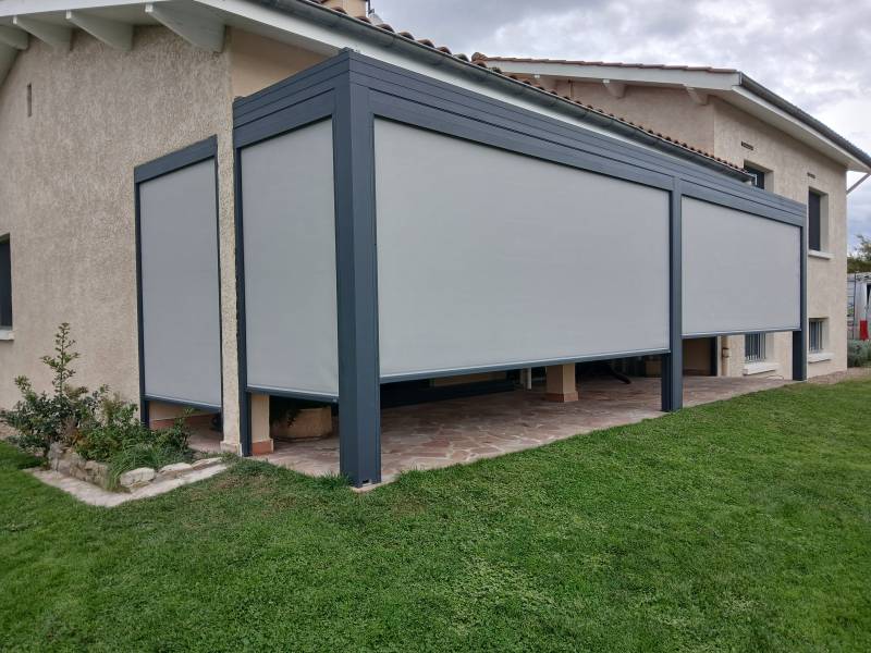 PERGOLA ALUMINIUM parfaitement intégrée à la terrasse