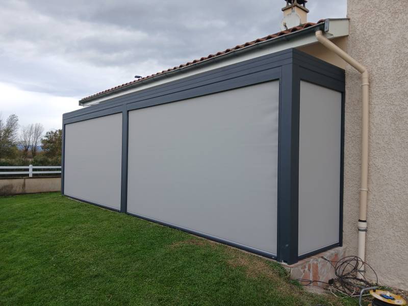 PERGOLA ALUMINIUM parfaitement intégrée à la terrasse