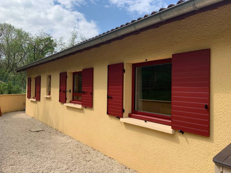 Pose à Feurs d'une porte d'entrée aluminium fabriquée sur mesure par ATELIER CIA