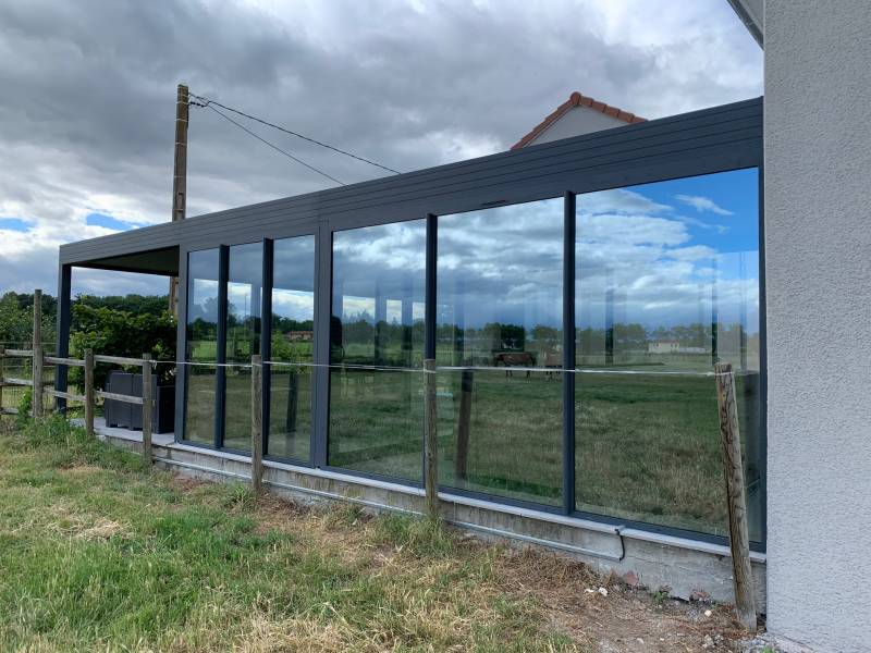 Fabrication et pose d'une pergola bioclimatique à lames orientables près de Feurs dans la Loire