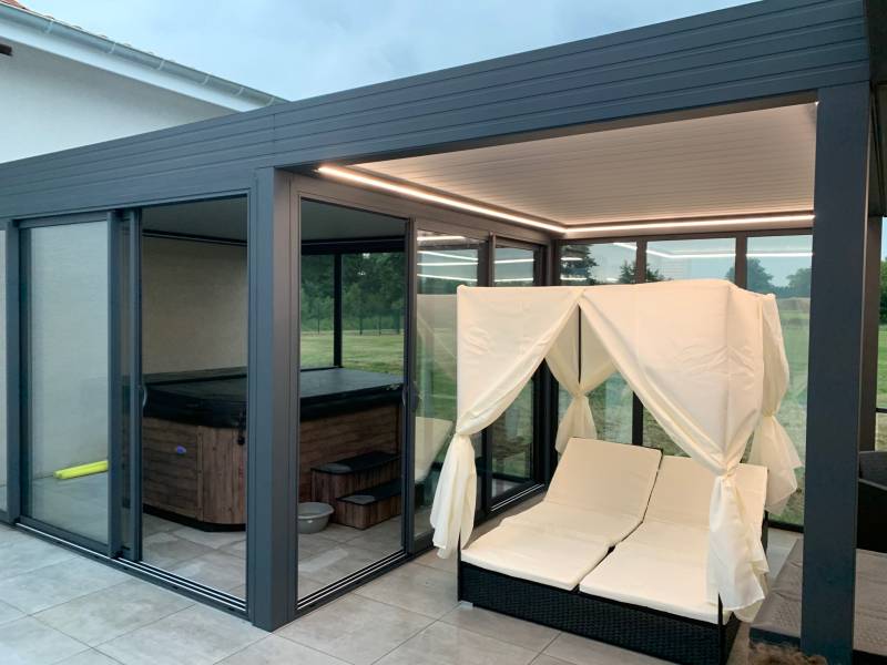 Fabrication et pose d'une pergola bioclimatique à lames orientables près de Feurs dans la Loire