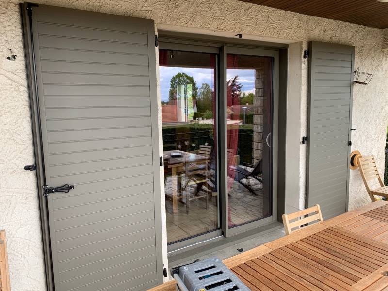 VOLETS ALUMINIUM FABRICATION SUR MESURE PAR ATELIER CIA DANS LA LOIRE